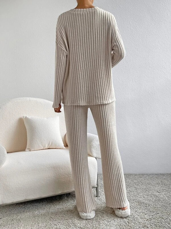 Women's Knitted Trousers and Jumper Set – Cozy and Stylish Outfit