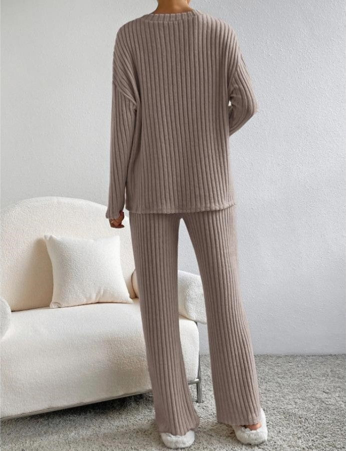 Women's Knitted Trousers and Jumper Set – Cozy and Stylish Outfit